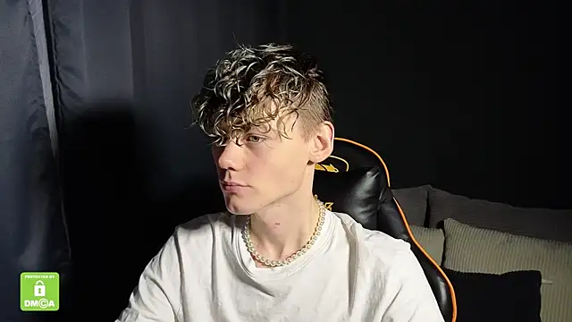 Keytaro online show from December 22, 2025, 2:03 pm