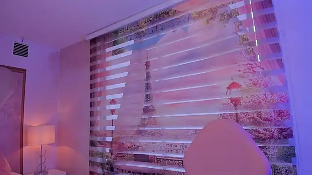 Isa little4u online show from September 25, 2025, 11:47 am