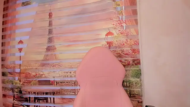 Isa little4u online show from October 9, 2025, 11:19 am