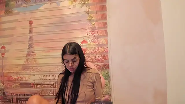 Isa little4u online show from October 10, 2025, 10:25 am