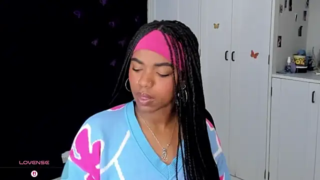 Snapshot of Marce_22 chatting on October 5, 2025, 12:42 am Marce 22 online show from October 5, 2025, 12:42 am