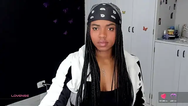 Snapshot of Marce_22 chatting on October 5, 2025, 9:56 pm Marce 22 online show from October 5, 2025, 9:56 pm