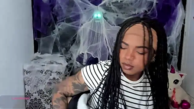 Snapshot of Marce_22 chatting on October 8, 2025, 1:25 am Marce 22 online show from October 8, 2025, 1:25 am