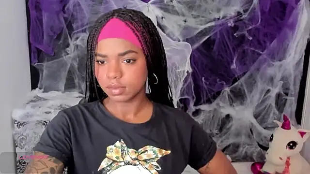 Snapshot of Marce_22 chatting on October 8, 2025, 4:04 pm Marce 22 online show from October 8, 2025, 4:04 pm