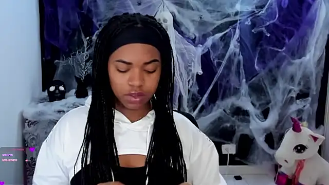 Snapshot of Marce_22 chatting on October 16, 2025, 11:39 pm Marce 22 online show from October 16, 2025, 11:39 pm