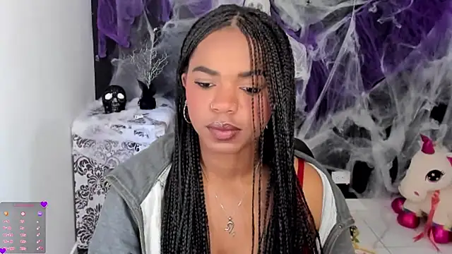 Snapshot of Marce_22 chatting on October 22, 2025, 3:45 pm Marce 22 online show from October 22, 2025, 3:45 pm