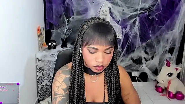 Snapshot of Marce_22 chatting on October 31, 2025, 4:57 am Marce 22 online show from October 31, 2025, 4:57 am