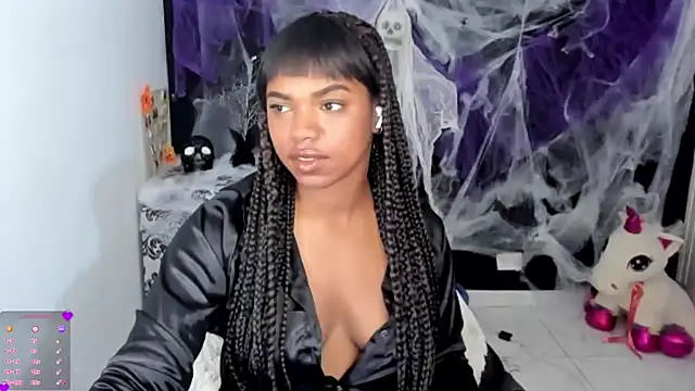 Snapshot of Marce_22 chatting on November 2, 2025, 9:17 pm Marce 22 online show from November 2, 2025, 9:17 pm