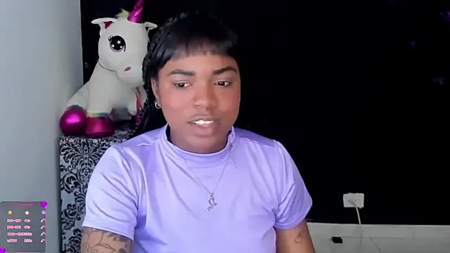 Snapshot of Marce_22 chatting on November 4, 2025, 9:47 pm Marce 22 online show from November 4, 2025, 9:47 pm