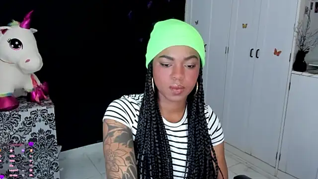 Snapshot of Marce_22 chatting on November 6, 2025, 3:51 am Marce 22 online show from November 6, 2025, 3:51 am