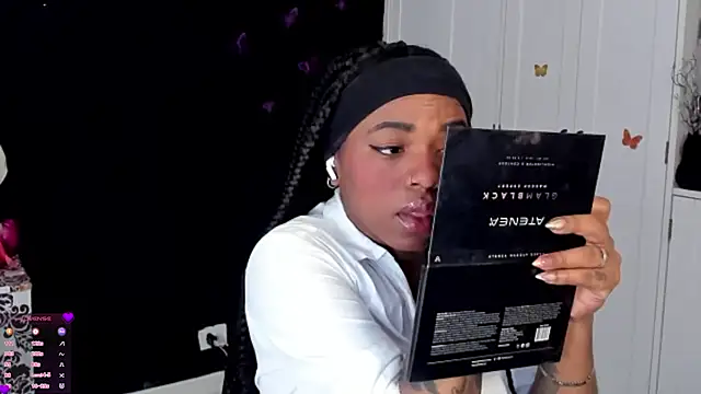 Snapshot of Marce_22 chatting on November 6, 2025, 7:37 pm Marce 22 online show from November 6, 2025, 7:37 pm