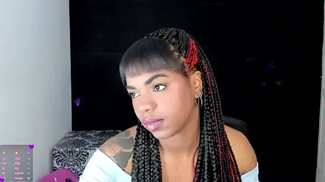 Snapshot of Marce_22 chatting on November 13, 2025, 10:52 pm Marce 22 online show from November 13, 2025, 10:52 pm