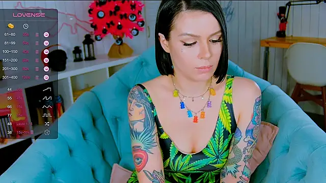 My toys pink online show from December 12, 2024, 10:13 am