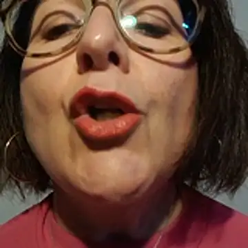 Viola8p online show from November 8, 2025, 3:45 pm