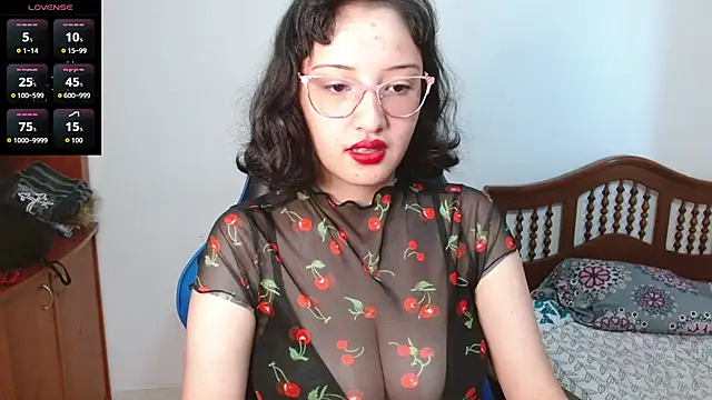 alexaa08 online show from November 7, 2025, 1:11 pm