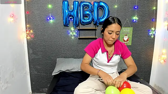 monse 02 online show from December 22, 2024, 2:06 pm