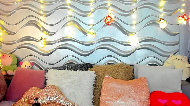 StormiRusso online show from December 22, 2024, 4:28 am