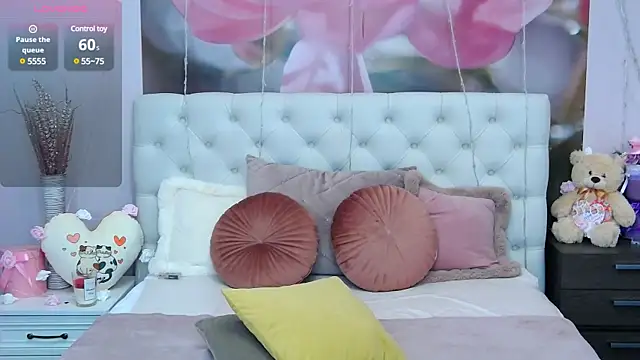 VioletUmi online show from March 5, 2025, 6:44 am