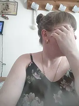 CoddessCrystal online show from June 18, 2026, 8:36 am