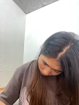 Snapshot of MinzHy chatting on November 3, 2025, 10:27 am MinzHy online show from November 3, 2025, 10:27 am