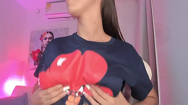 Snapshot of aleja_rythm chatting on March 17, 2025, 12:41 am aleja rythm online show from March 17, 2025, 12:41 am