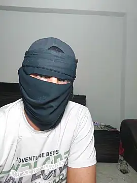 Snapshot of Nisreenn chatting on September 18, 2025, 9:28 pm Nisreenn online show from September 18, 2025, 9:28 pm