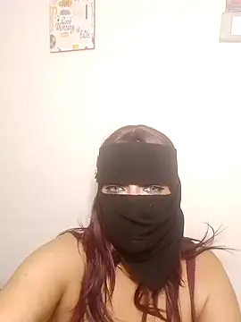 Snapshot of Nisreenn chatting on October 24, 2025, 10:28 pm Nisreenn online show from October 24, 2025, 10:28 pm