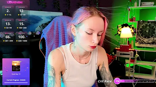  HelenCarter online show from October 26, 2025, 8:48 pm