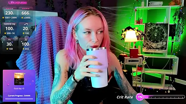  HelenCarter online show from October 27, 2025, 8:35 pm