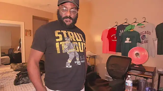 MrChuckDailyXXX online show from December 2, 2025, 5:35 am