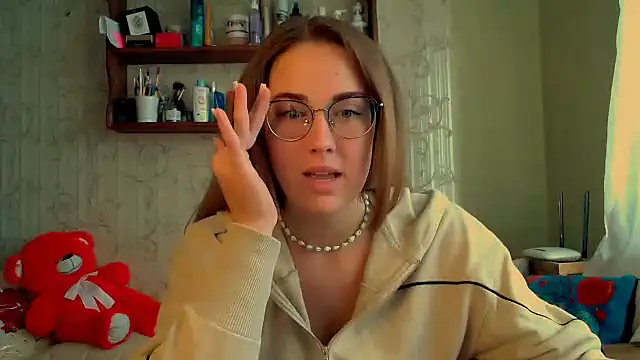 luxie milady online show from October 6, 2025, 12:02 pm