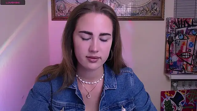Snapshot of luxie_milady chatting on June 17, 2026, 12:40 pm luxie milady online show from June 17, 2026, 12:40 pm