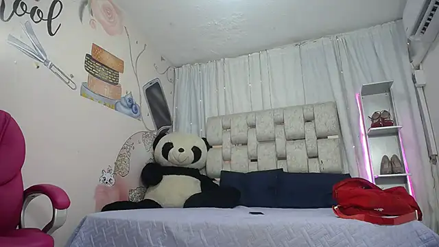 EMMA SWEETT1 online show from September 28, 2025, 12:32 pm