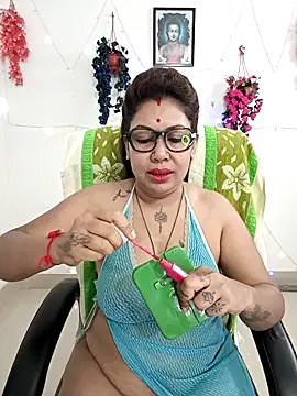 YOUR LOVELY-40 online show from February 11, 2026, 8:14 pm