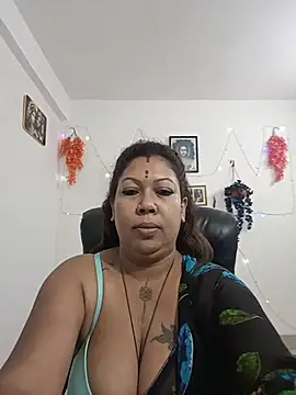 Snapshot of YOUR_LOVELY-40 chatting on July 10, 2026, 2:08 pm YOUR LOVELY-40 online show from July 10, 2026, 2:08 pm