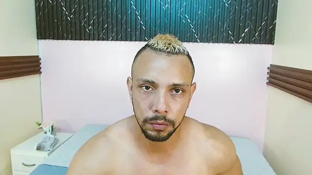 Snapshot of Thiago_Summers chatting on February 6, 2026, 4:32 pm Thiago Summers online show from February 6, 2026, 4:32 pm