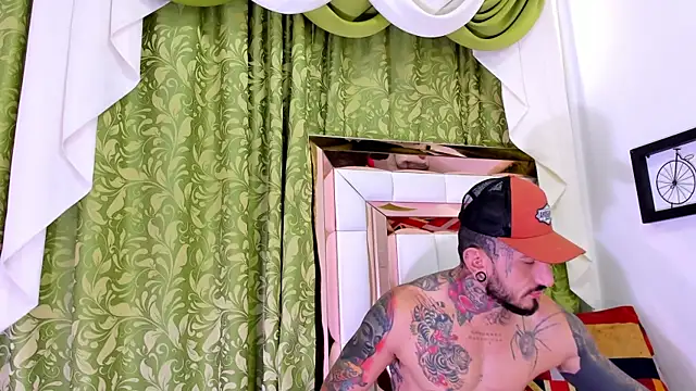 dilan scootk  online show from November 4, 2025, 7:13 pm