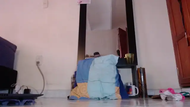 carlajames  online show from October 3, 2025, 11:29 am