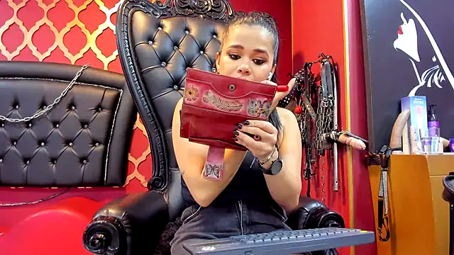 Snapshot of Mistressviictoria chatting on March 5, 2025, 11:06 am Mistressviictoria online show from March 5, 2025, 11:06 am