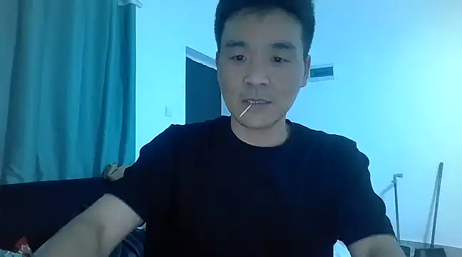 kisstoyousoon2024 online show from March 16, 2025, 6:34 pm