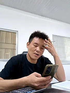 kisstoyousoon2024 online show from September 11, 2025, 9:09 am