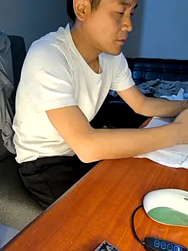 kisstoyousoon2024 online show from September 12, 2025, 7:14 pm