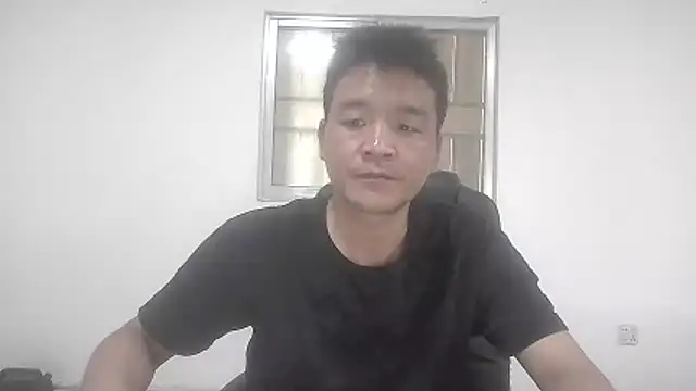 kisstoyousoon2024 online show from October 14, 2025, 9:32 am