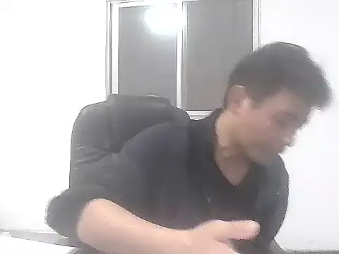 kisstoyousoon2024 online show from November 11, 2025, 6:41 pm