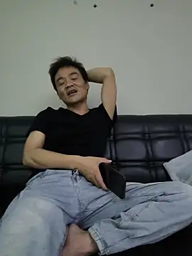 kisstoyousoon2024 online show from February 16, 2026, 5:42 pm