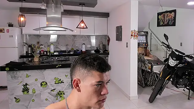 Snapshot of vicky_wendy_hot_sexx chatting on October 5, 2025, 6:34 am vicky wendy hot sexx online show from October 5, 2025, 6:34 am