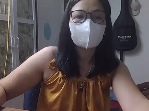 Snapshot of JuliaCiona chatting on November 9, 2025, 5:55 pm JuliaCiona online show from November 9, 2025, 5:55 pm