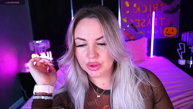 KiraCandyS online show from November 3, 2025, 10:32 pm