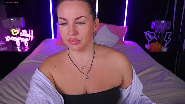 Snapshot of KiraCandyS chatting on November 21, 2025, 9:57 pm KiraCandyS online show from November 21, 2025, 9:57 pm