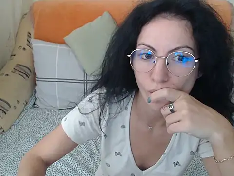 Emmatoo online show from November 14, 2025, 12:04 pm